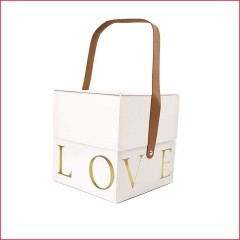 Подарункова коробка з ручкою LOVE біла, L – 18,5х18,5х19 см